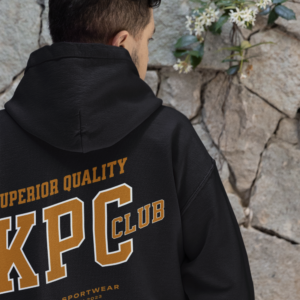 HOODIES & SWEATSHIRTS
